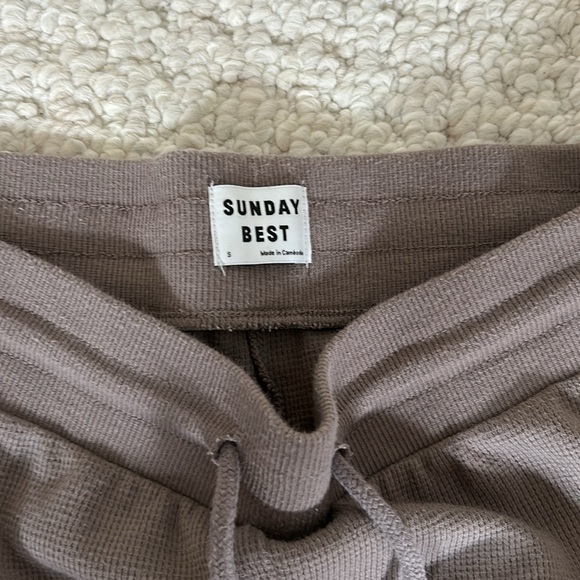 Aritzia Sunday best set - Picture 5 of 5